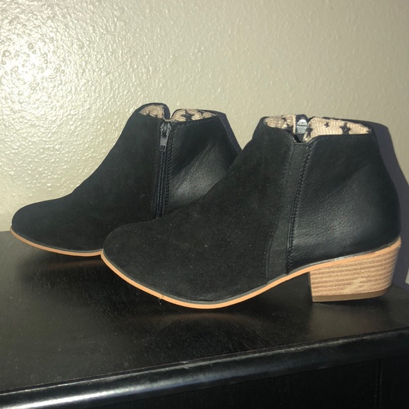 Shoes - Black Heeled Booties